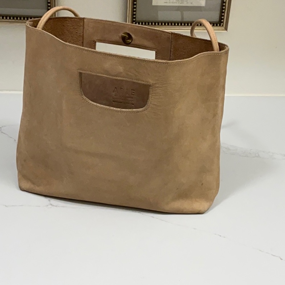 Able leather bag with cut out handle